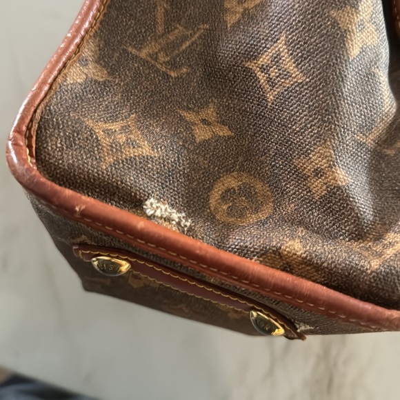 Louis Vuitton Handbag - Picture 4 of 11